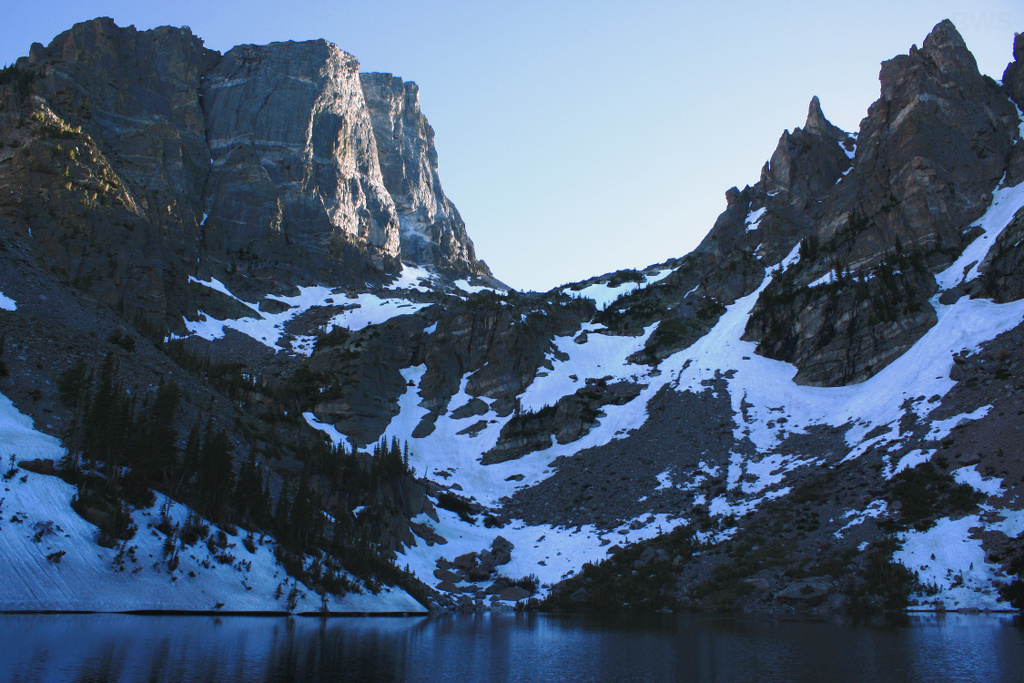 hike scenery for Rocky Mountain Emerald Lake near Colorado